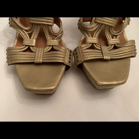 Lucky Brand Gold Wedge Pumps - Picture 7 of 7